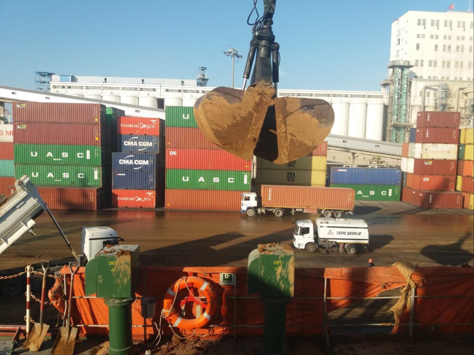 Mersin Limanı çinko cevheri yüklemesi